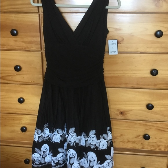 Black sleeveless dress - Picture 1 of 3
